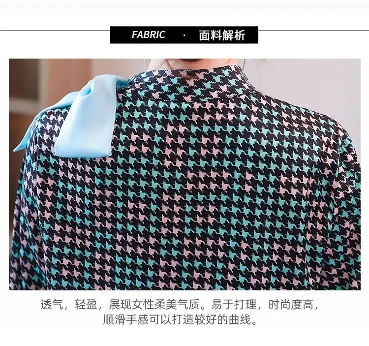 Camisa pequena elegante e moderna com gola alta para mulheres, manga comprida, estampa houndstooth, gravata borboleta contrastante