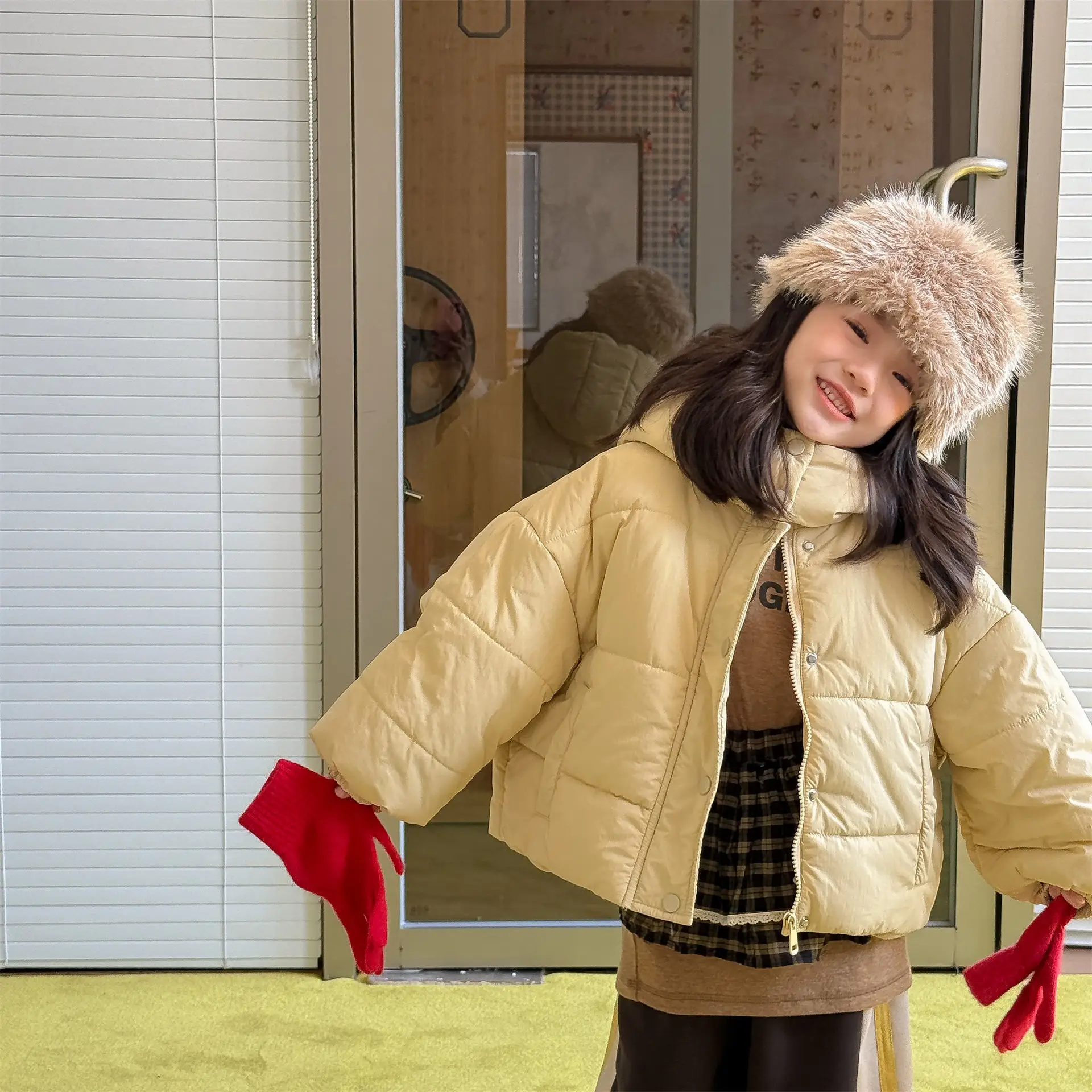 

2025 зимняя новая детская хлопковая стеганая куртка, модное толстое теплое пальто с капюшоном для мальчиков, однотонная стеганая куртка для маленьких девочек, детская одежда