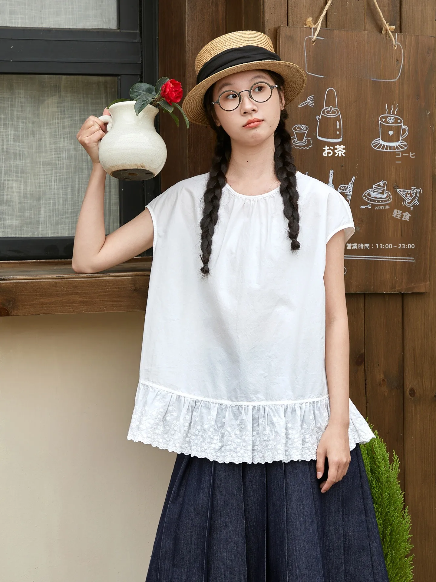 

Оригинальный художественный белый топ из чистого хлопка для женщин, летняя свободная футболка с рюшами по низу и круглым вырезом, повседневная верхняя одежда в японском стиле