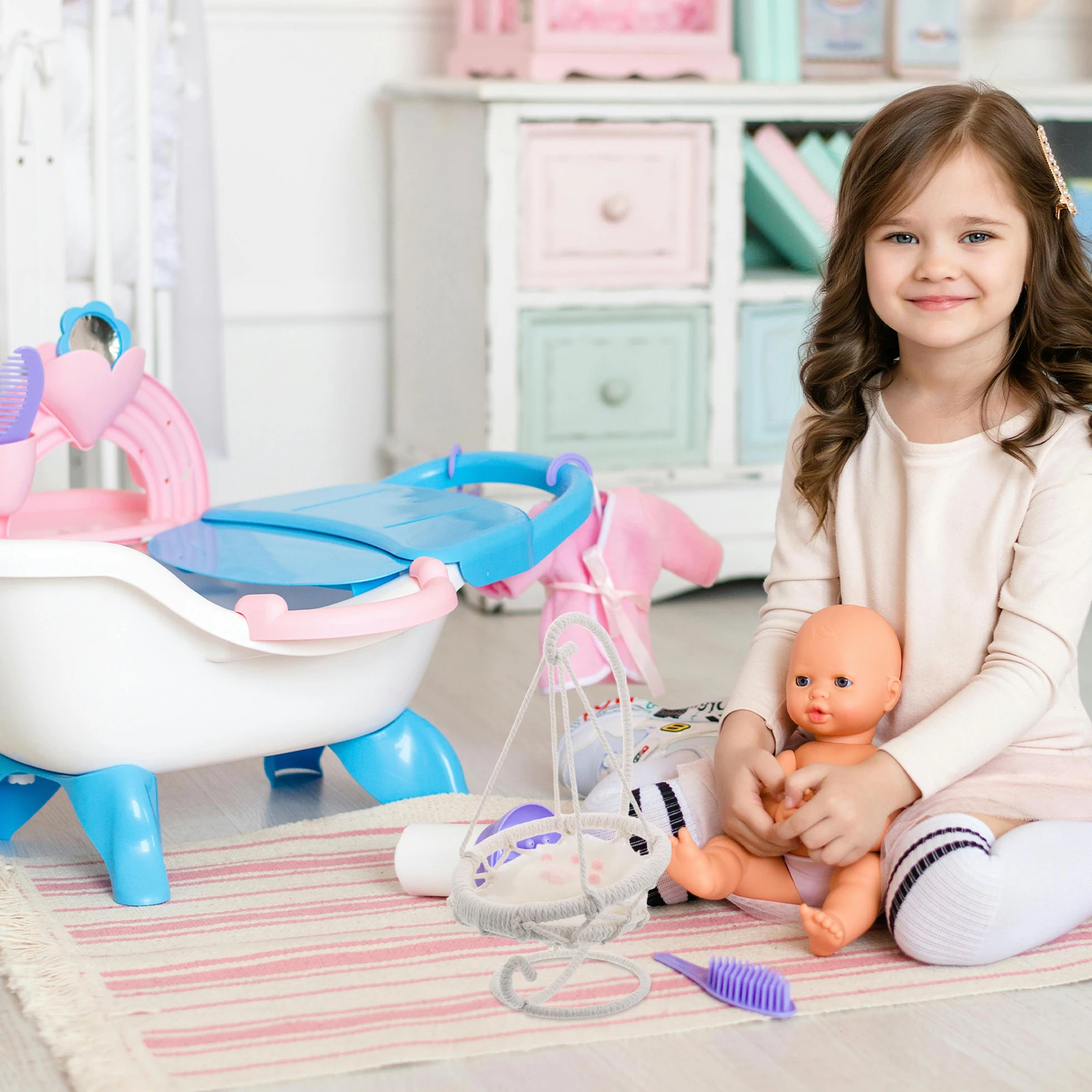 Cadeira de Balanço Miniatura Artesanal com Almofada, Mini Cadeira Suspensa para Decoração de Móveis de Casa de Bonecas, Balanço de Jardim para Casa de Bonecas