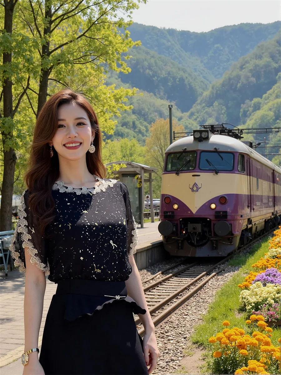 Blouses Women 2025 Trend Short Sleeve Black Chic Cotton Plain Autumn Tops Korean Fashion Crop Checked Pure Striped Elegant