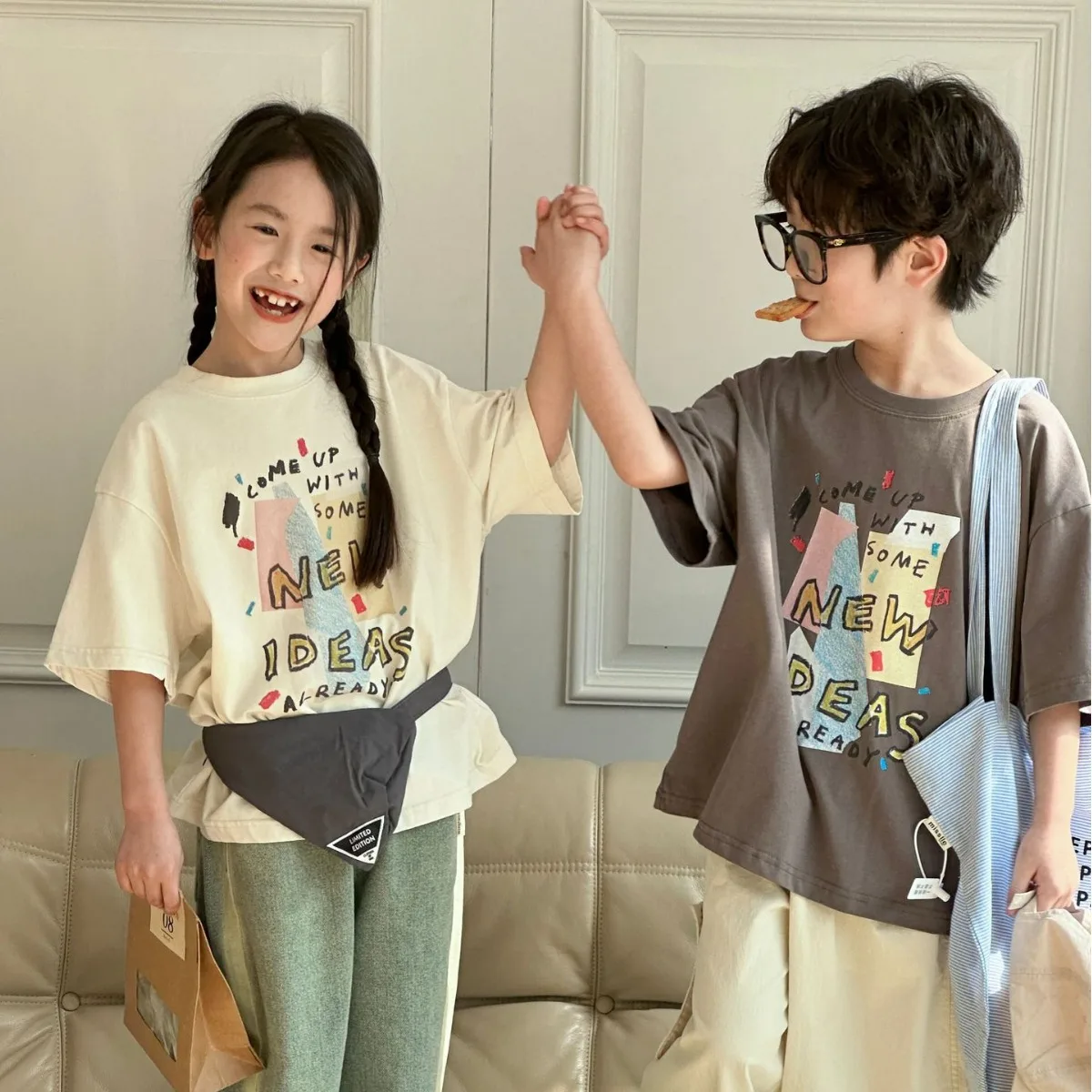 

2024 Summer sibling children T-shirts Graffiti Letters short sleeve Tees for Boys and girls cotton loose Tops