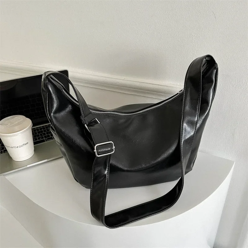 Korean Fashion Large-capacity Casual Retro Jiaozi Crossbody Bag Popular Niche Design Shoulder Bag Texture Messenger Shoulder Bag