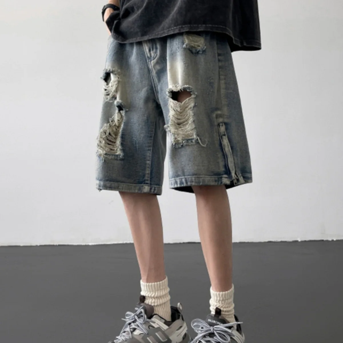 

Men's Summer Ripped Hole Denim Shorts American High Street Zipper Loose Straight Five Quarter Denim Shorts