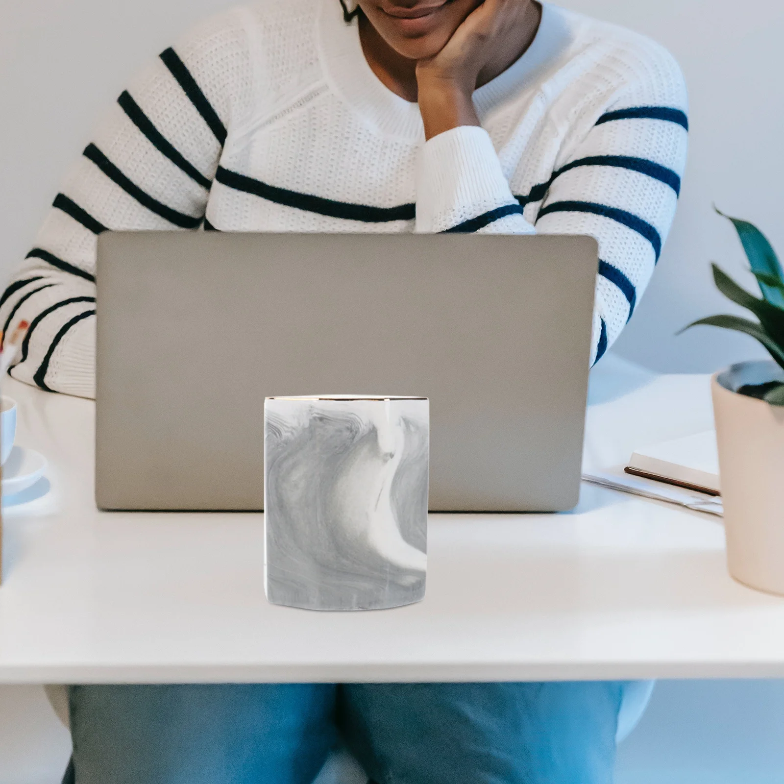 

1Pcs Elegant Marble Pattern Ceramic Pen Holder Storage Cup for Makeup Tools Organization Nordic Design Grey with Gold Border