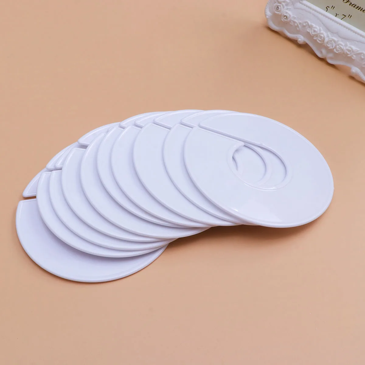 

10pcs Round Clothes Size Buckles Plastic Hanger Separators For Clothing Accessories White Sewing Craft Projects Buckles