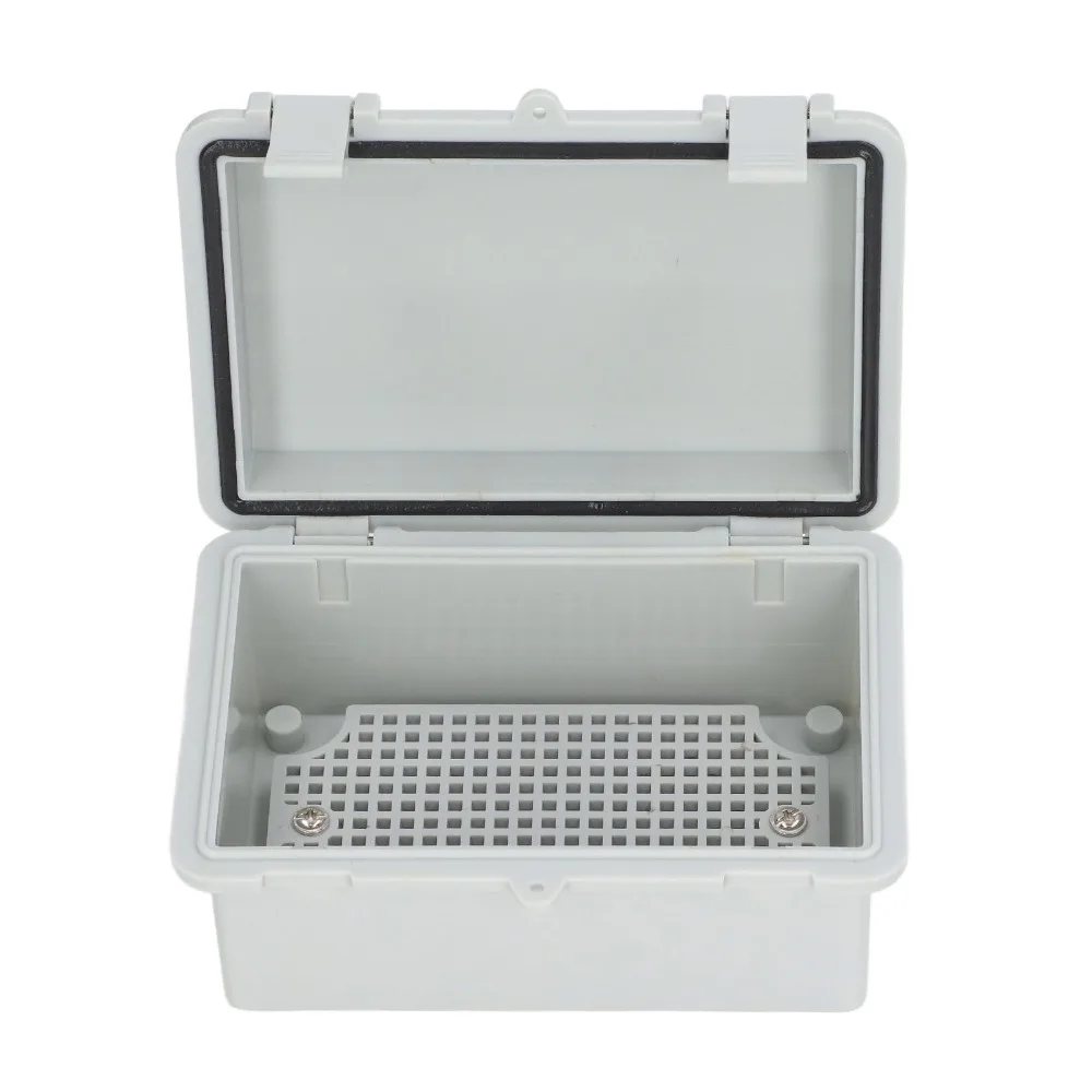 Langlebiger 150 x 100 x 70 mm wasserdichter Schaltkasten, Kunststoffclip mit Bodenplatte, Anschlussdose, graue Projektbox, Außeninstallation