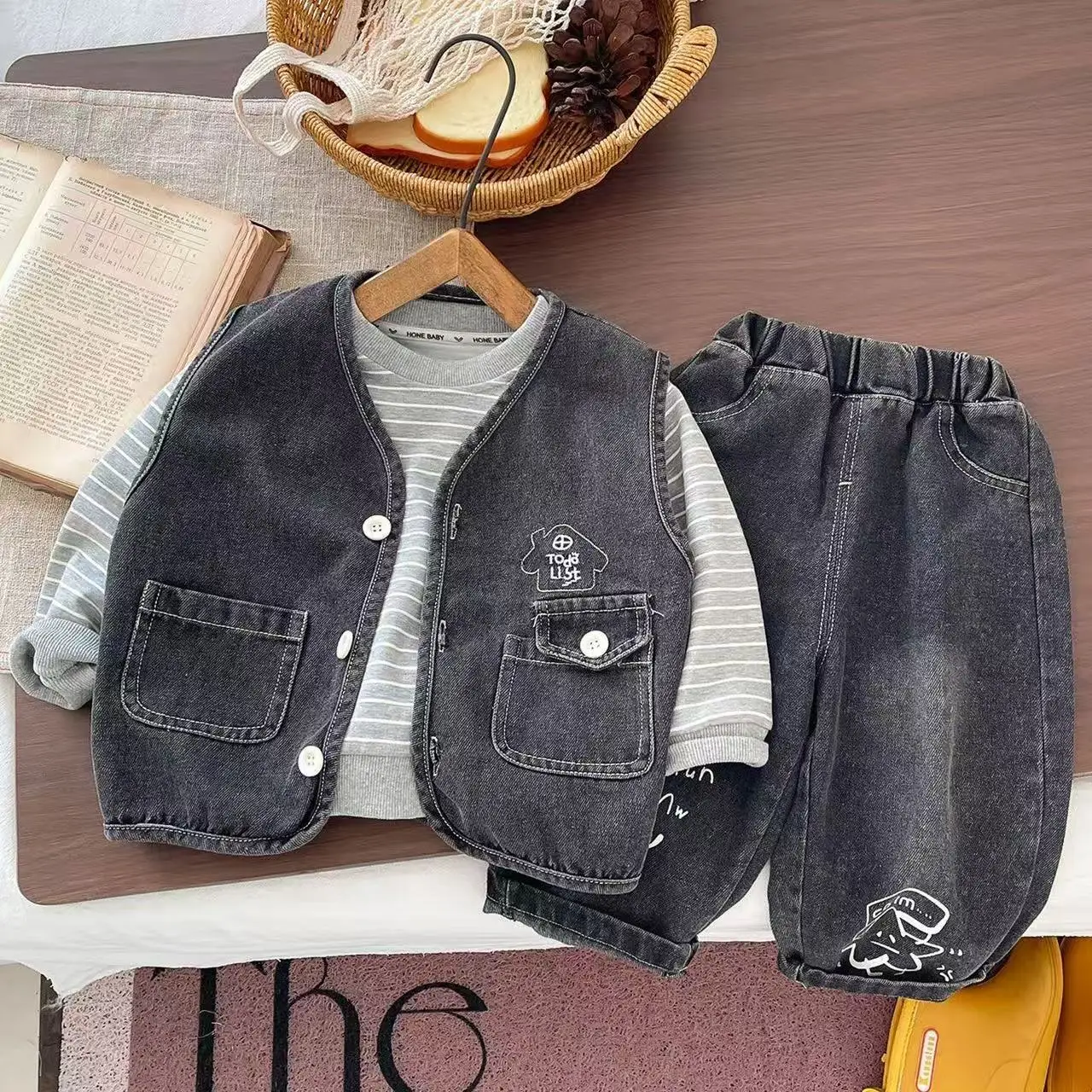 Boys' Cowboy Set Spring and Autumn New Children's Fashion Vest T-shirt Jeans 3-Piece Set Preschool Clothing