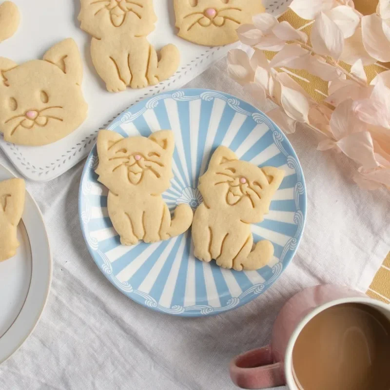 Cute Pet Cat Cookie Cutter and Fondant Embosser Cartoon Kitten Fondant Biscuit Baking Accessories and Tools Cakes Decorations