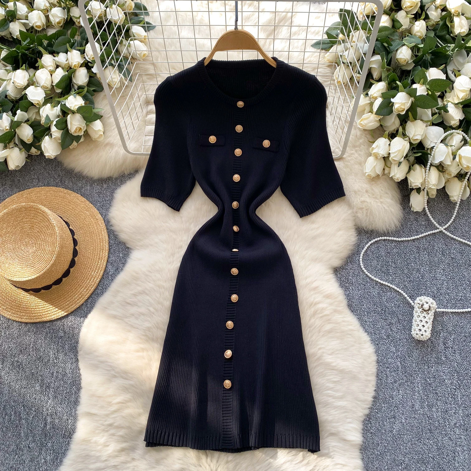 فستان محبوك أنيق بأكمام قصيرة للنساء من REALEFT موضة جديدة لربيع وصيف 2025 برقبة دائرية وأزرار فساتين نسائية غير رسمية