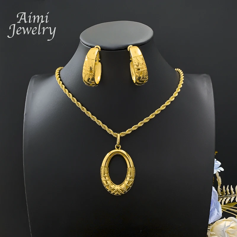 Women's Unique Geometric Twisted Pendant with Chain Set