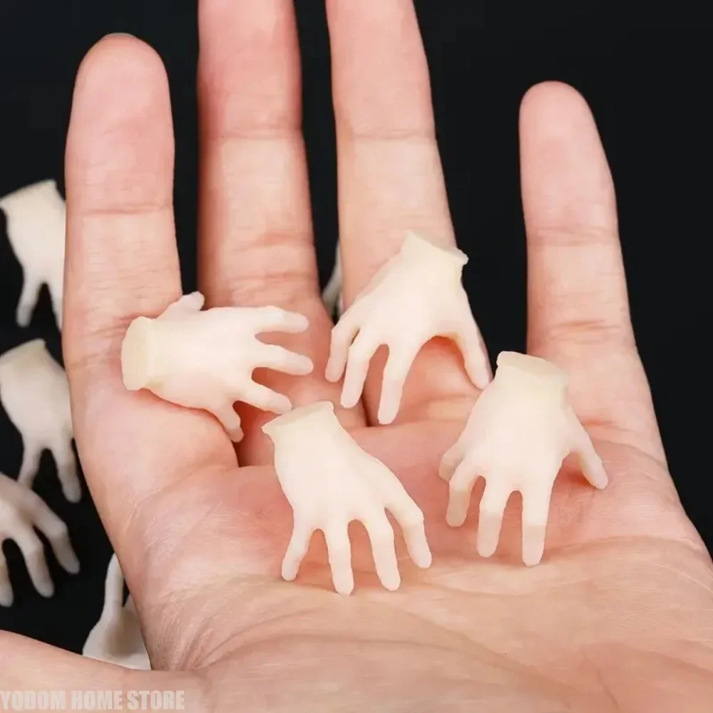 Mini Plastic Hand Shaped Halloween Decorations Spooky Trick Props Ideal Ornaments for Haunted House Escape Room and Themed Party