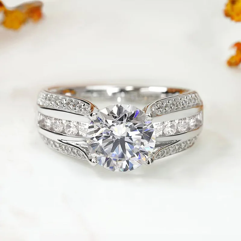 2026 New European and American Four Claw Inlaid Ring for Women's Fashion, Light Luxury Design, High Grade Jewelry Accessories