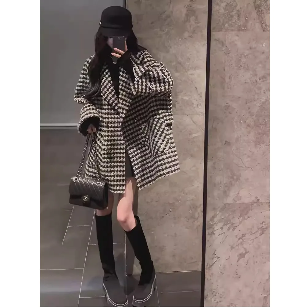 

Tweed Jackets Woman White Short Womens Spring Layered Placket Neckline Lapels Panelled Contrast Folds Elegant Minimalist Classy