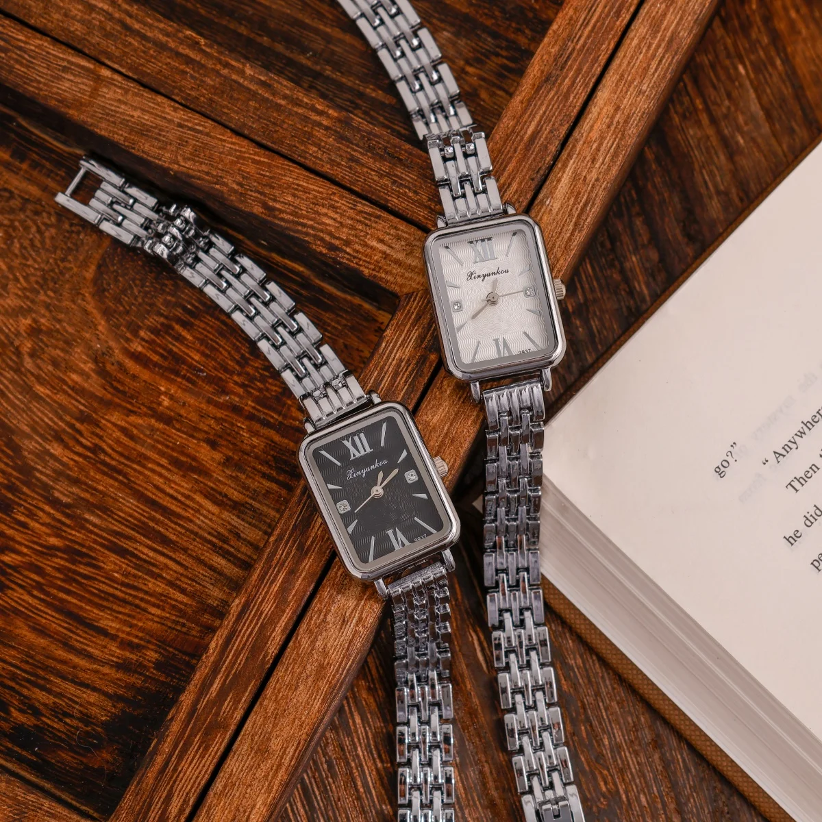 Orologio da donna classico con cinturino quadrato, quadrante con numeri romani, movimento al quarzo, elegante cinturino in argento, accessori moda da indossare ogni giorno