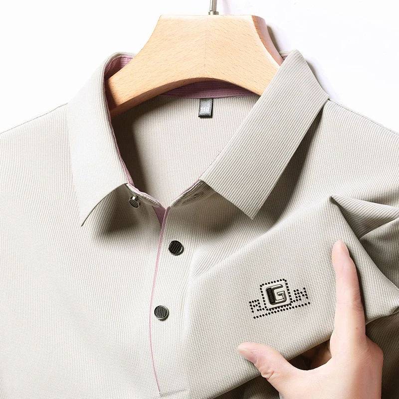 New Men\'s Business Casual Long Sleeved Shirt with Badge Solid Color Polo Shirt Fashionable Breathable Comfortable Versatile Top
