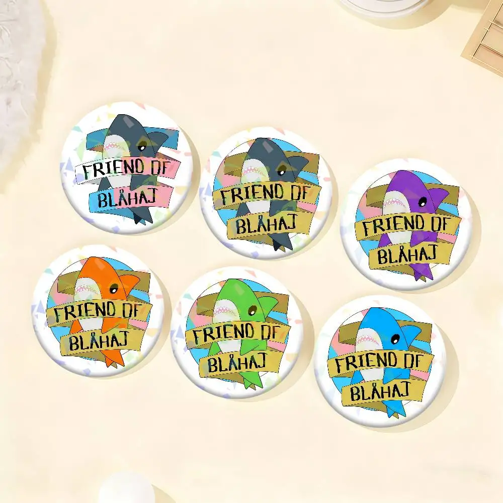 Freund von Blahaj Emaille Pin Kleidung Tasche Zubehör Brosche Cartoon Science Fiction Abzeichen Geschenk