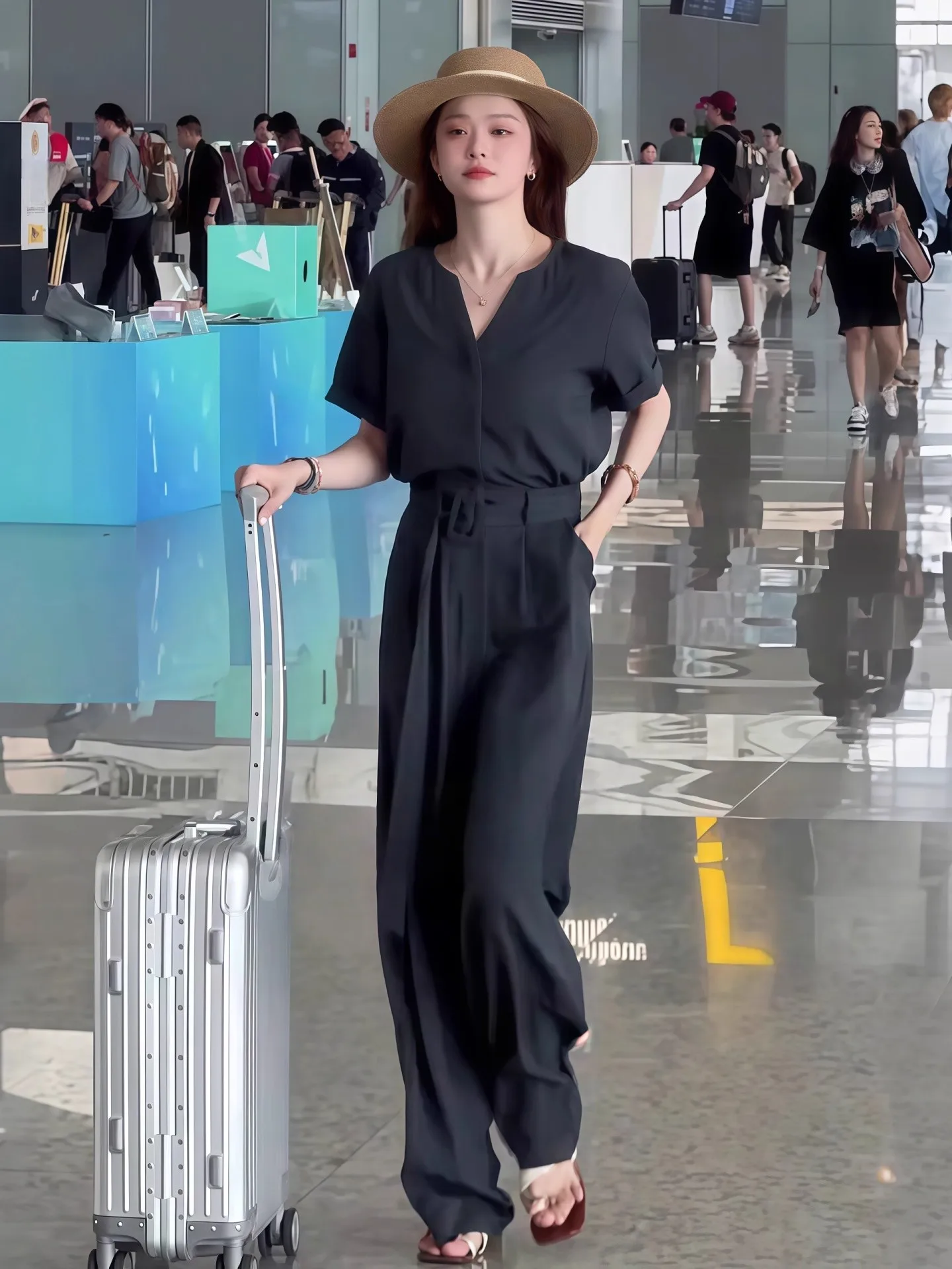 

Новинка лета Faion V-Ne ort Sve 2022, повседневный комбинезон с высокой талией и широкими штанинами, женский комбинезон irt Sle High Quali Ele