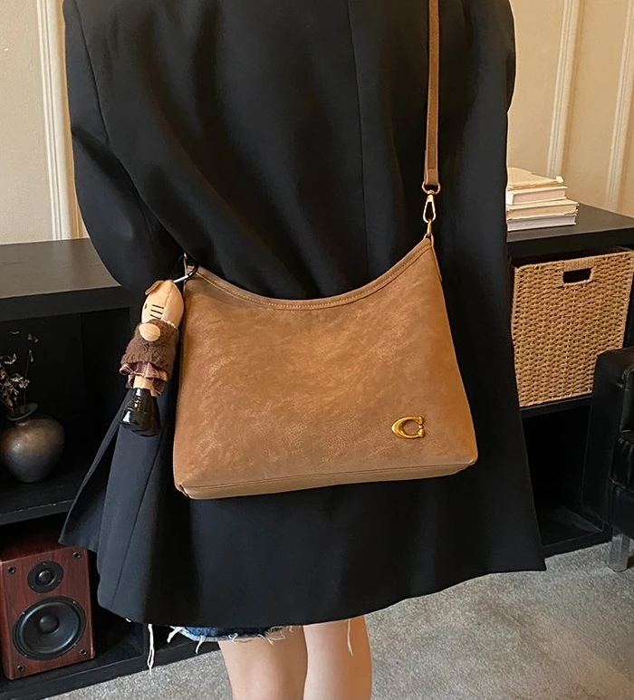 trendy-minimalist-women's-diaper-bag-high-end-designer-leather-tote-for-stylish-commuter-and-large-capacity-luxury-shopper