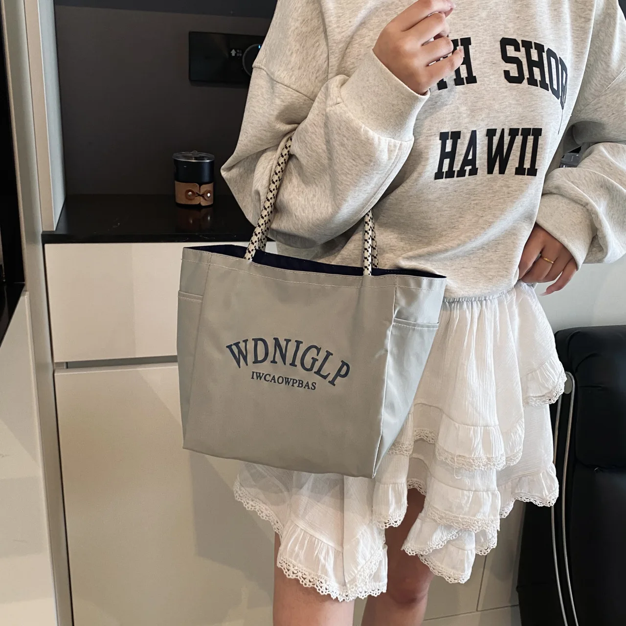 

2025 New Viral Dopamine Tote Bag - Minimalist Large Capacity, Ideal for Mom, Work Commute & Shopping - Stylish Handheld