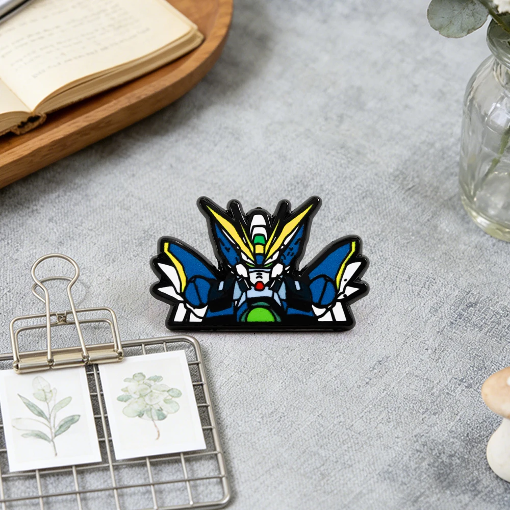 Chibi Japanischer Anime Wing-Zero Emaille-Pin Mecha-Roboter-Brosche Niedliches Ansteck-Abzeichen für Rucksäcke, Hüte, Jacken – Detail 7