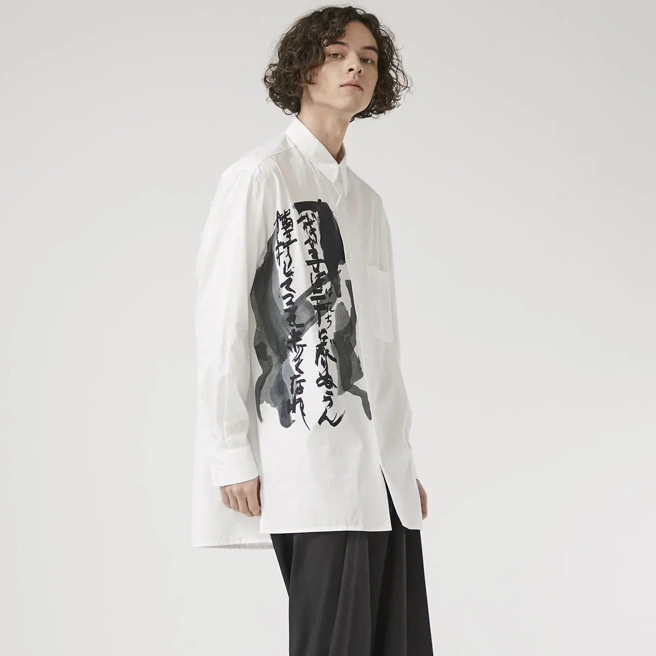 

YOJI OOAK WHITE PRIMT SHIRT Чистый хлопок с текстовым принтом Японская повседневная белая рубашка с силуэтом