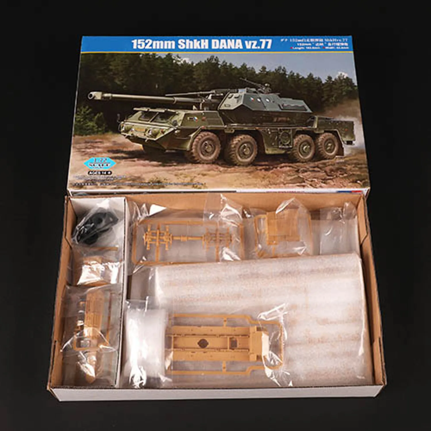 

HobbyBoss 1/72 Toy152mm ShkH DANA vz.77 Static Self-propelled Howitz Vehicles Display Model Kits for Collecting TH23371