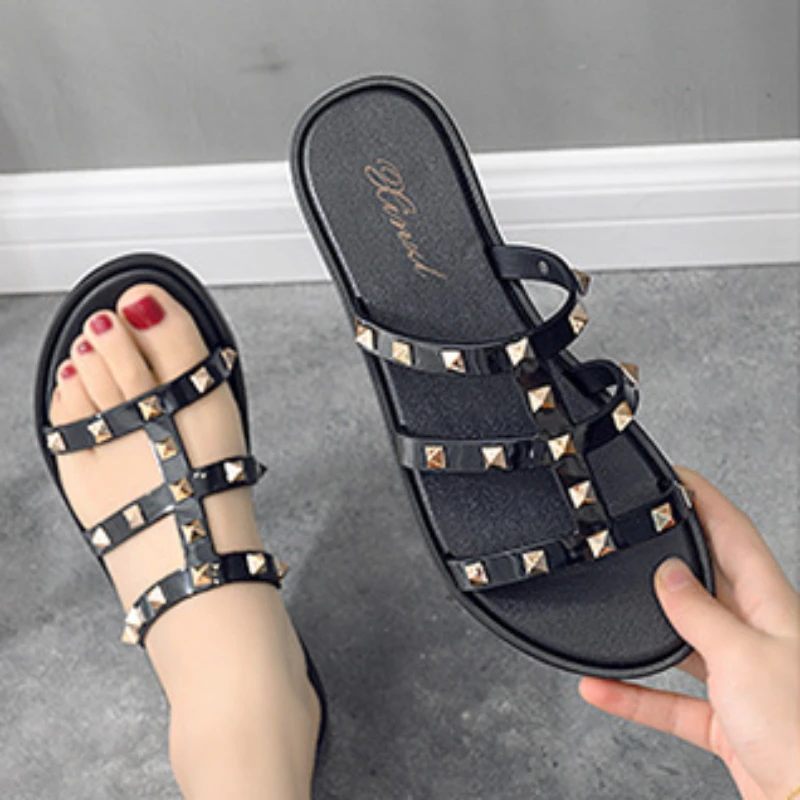 Women Slippers Low Top Summer New Thick Fashion Bottom Rivet Designer Rome Home Casual Non Slip Wear Resistant Beach Slippers