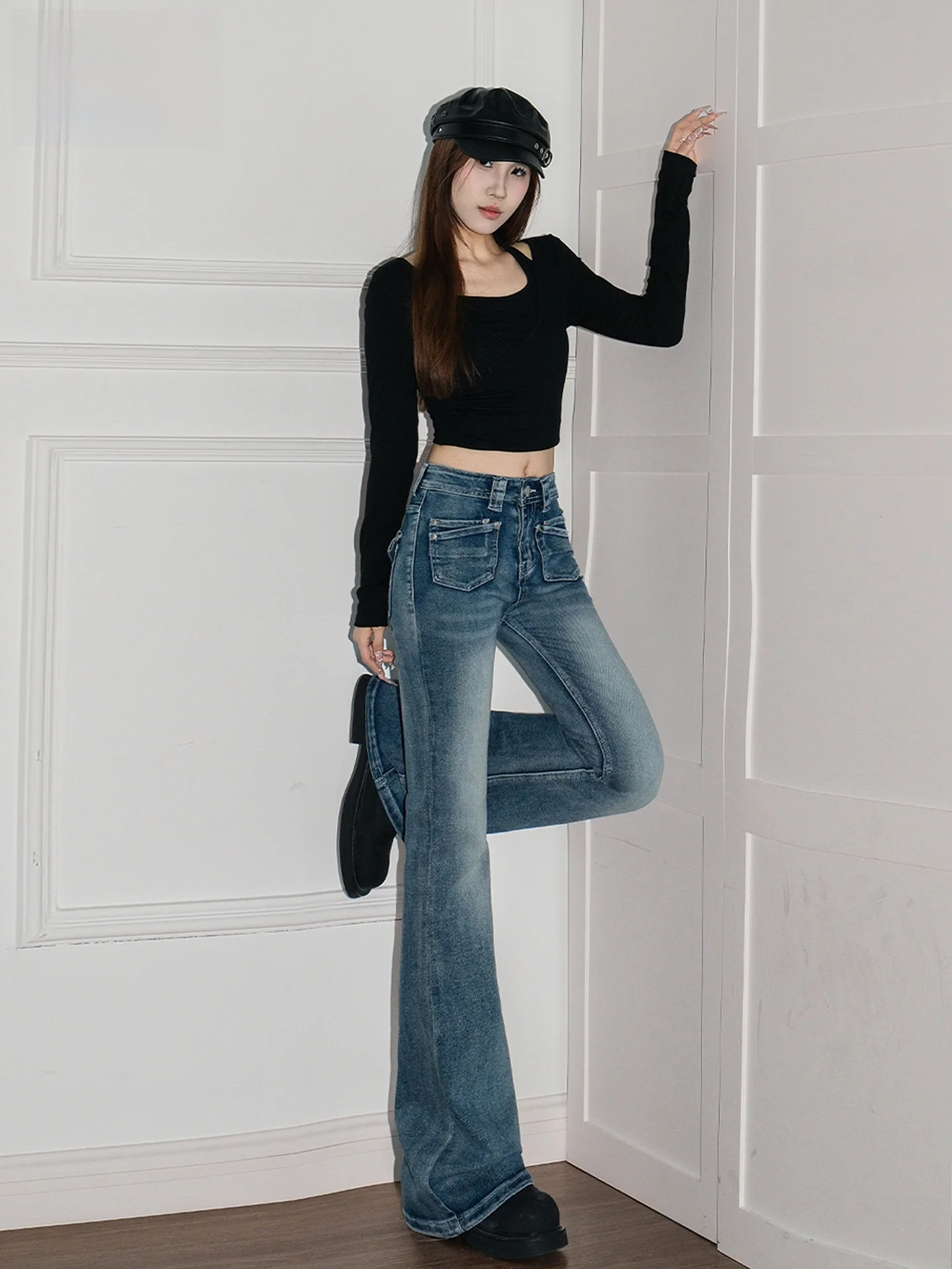 

Женские джинсы-клеш с низкой посадкой, светло-голубые, выбеленные, свободного кроя, стройнящие, летние, повседневные, в американском стиле, весна 2026