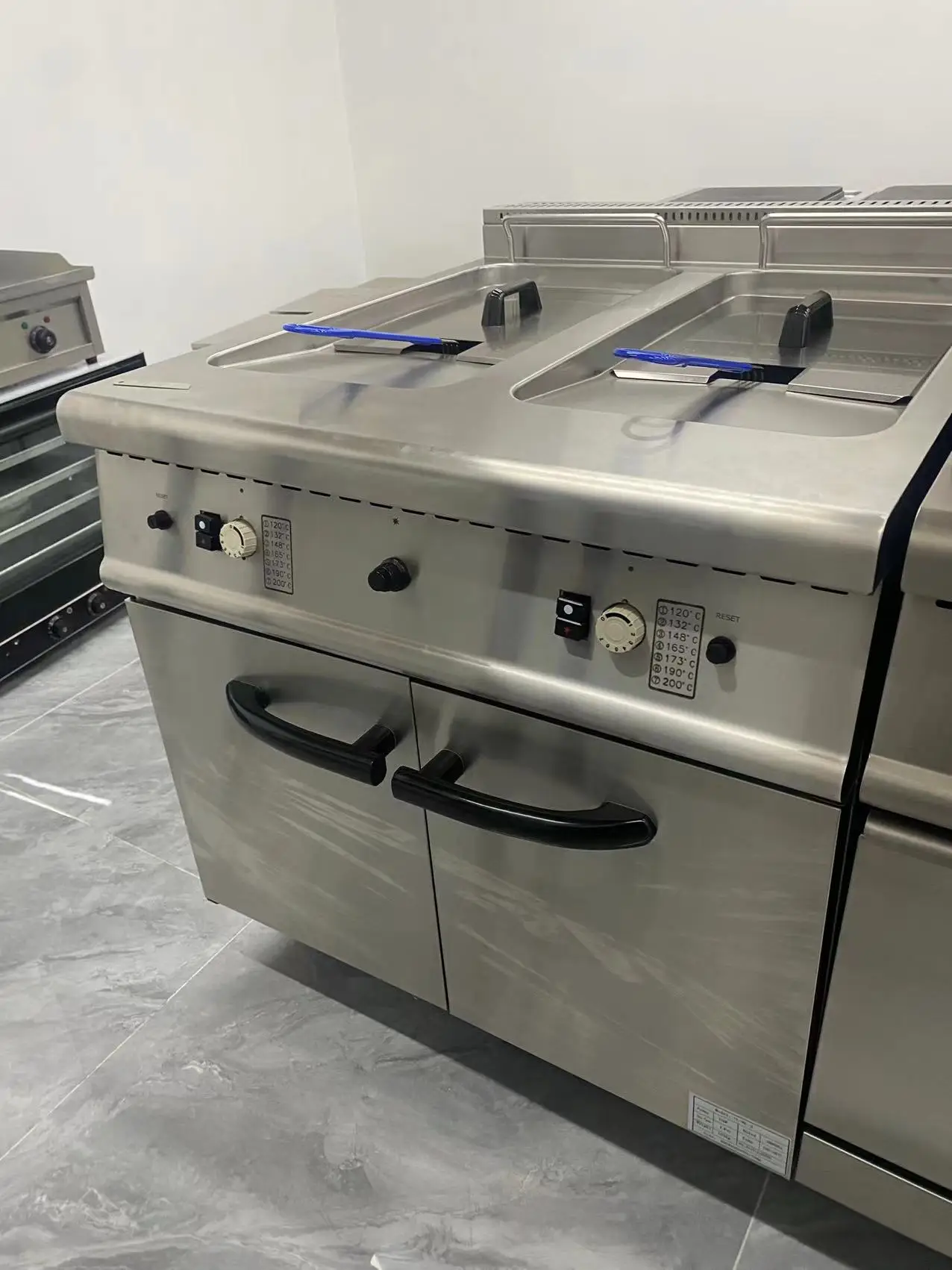 Commercial High Productivity Gas Fryer Double Stainless Steel Frying Pan New Condition Cooking Equipment For Bakeries Motor Core