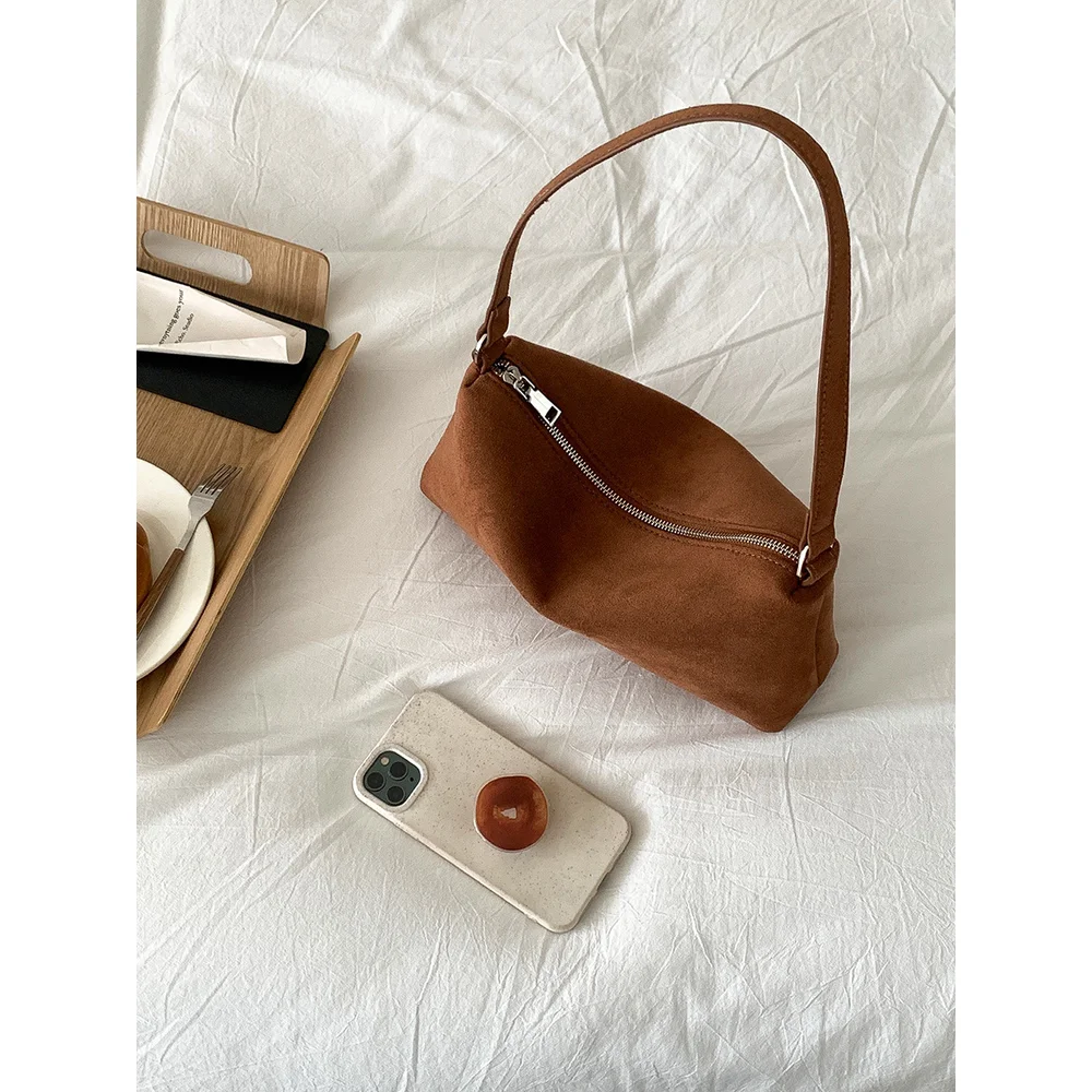 

Plush niche style armpit bag, women's high-end retro small square bag, versatile autumn and winter new women's shoulder bag