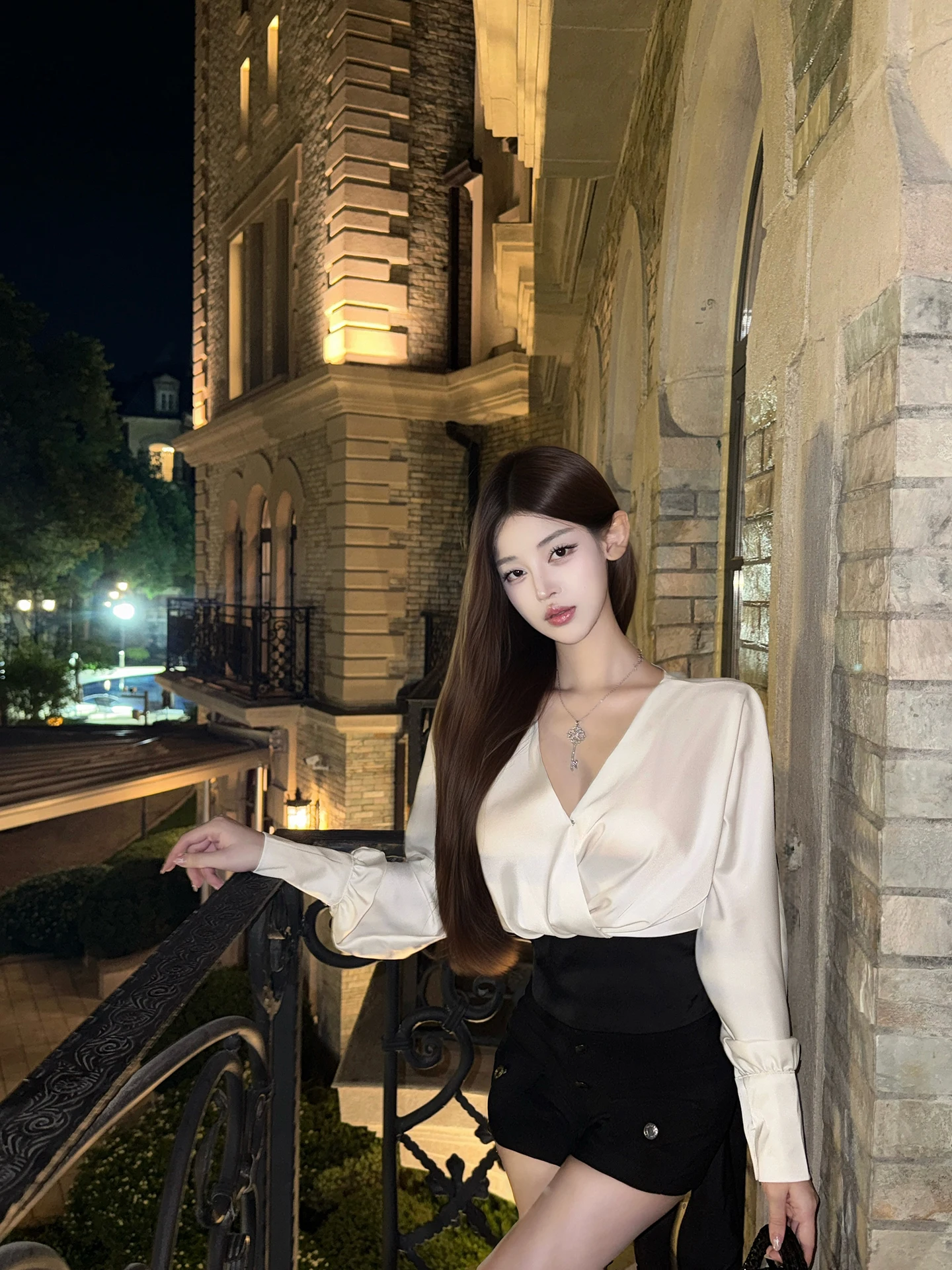 

Рубашка Luna 922 в стиле Хепберн, атласная, с завышенной талией, V-образным вырезом, черно-белая, в стиле пэчворк, элегантная женская рубашка с длинным рукавом