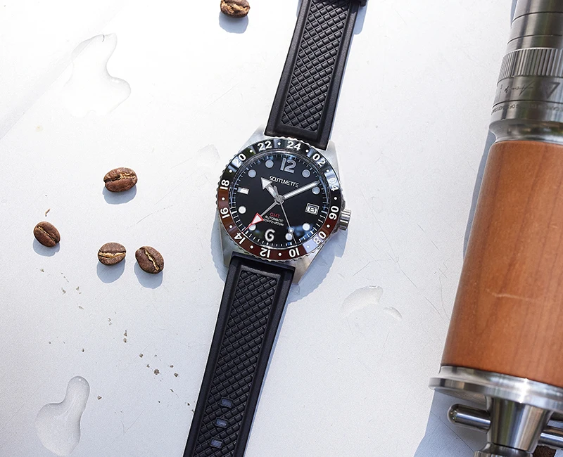 SCUTUMETTE T062 Auto GMT Herrenuhr Dual Time Zweifarbige Keramiklünette Leuchtend im Dunkeln Tägliches Globales Reisen Outdoor 200M Schwimmfestes Gummiarmband – Detail 4