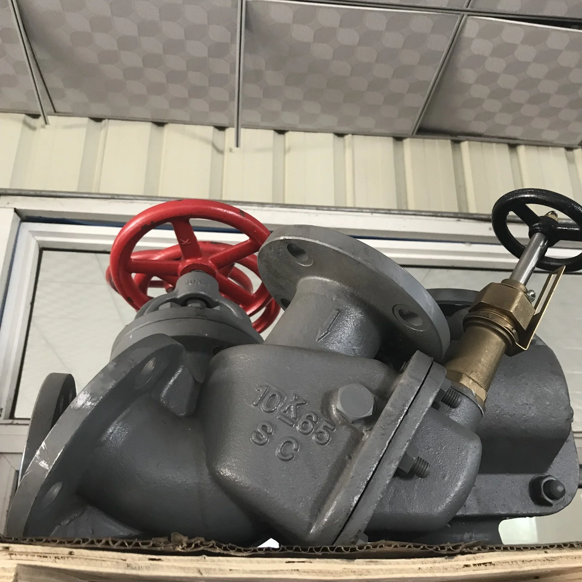 الصلب المصبوب البرونزية مركبة بحرية المسمار أسفل صمام العاصفة العمودية نمط أفقي صمام العاصفة