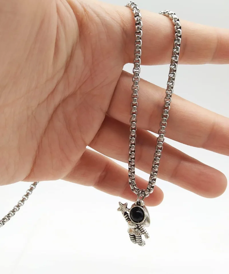 2 Pcs Astronomy Spaceman Match - Magnetic Couple Matching Necklaces recension och pris