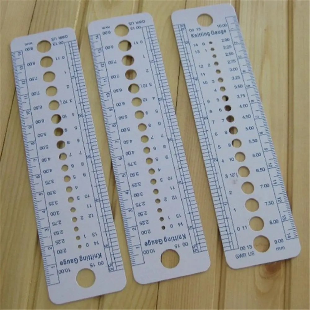 Herramienta de tejer de hilo de plástico fino, regla y calibrador de aguja, herramienta pequeña auxiliar de suéter, regla de centímetro, 1 ud.