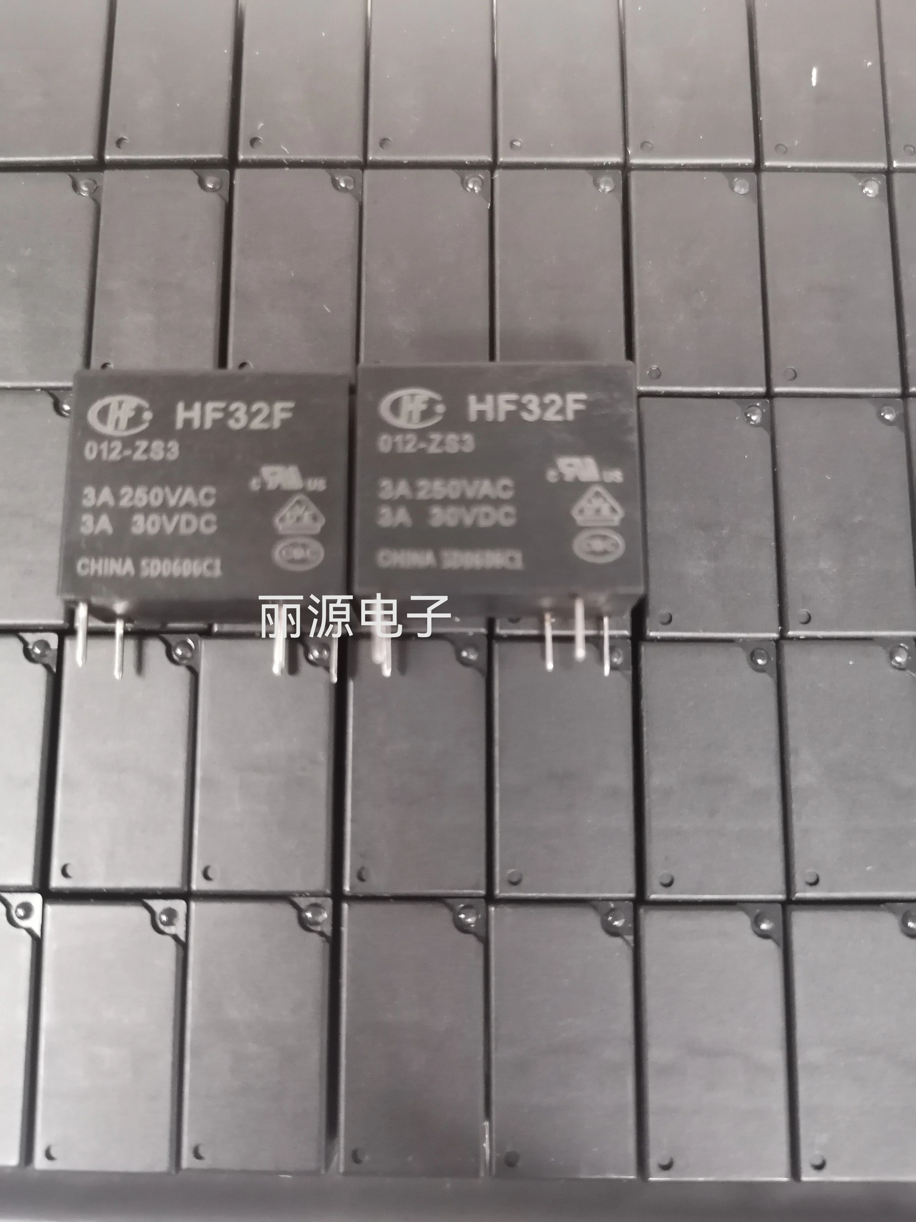 

5-10 шт. HF32F-012-ZS3 HF32F-012 HF32F 012 ZS3 DIP5