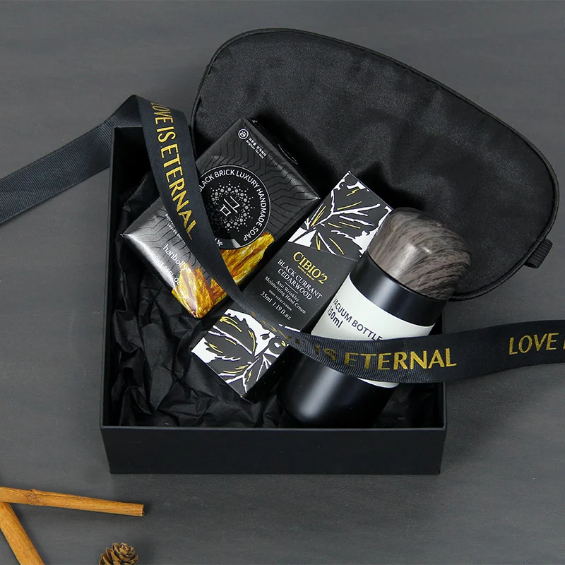 

Valentine's Day Romantic Surprise Gift Box Party Gift White Set Handmade Packaging Box with Vacuum Cup White Towel Candle