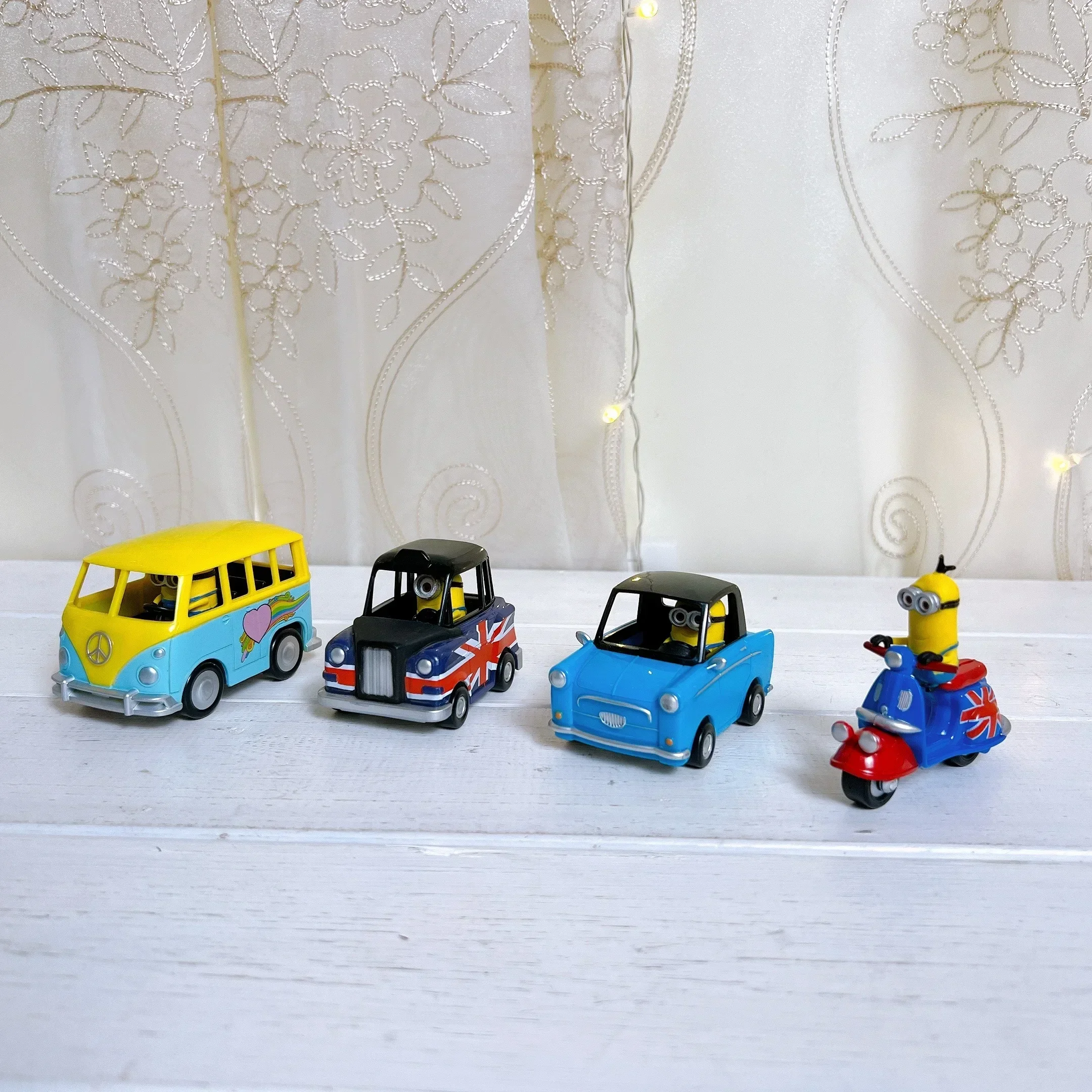 Despicable Mes Miniones Vehicles Gru Agnes Dave Stuart Action Figures Q Version Alloy Car Motorcycle Model Toys Children's Gifts