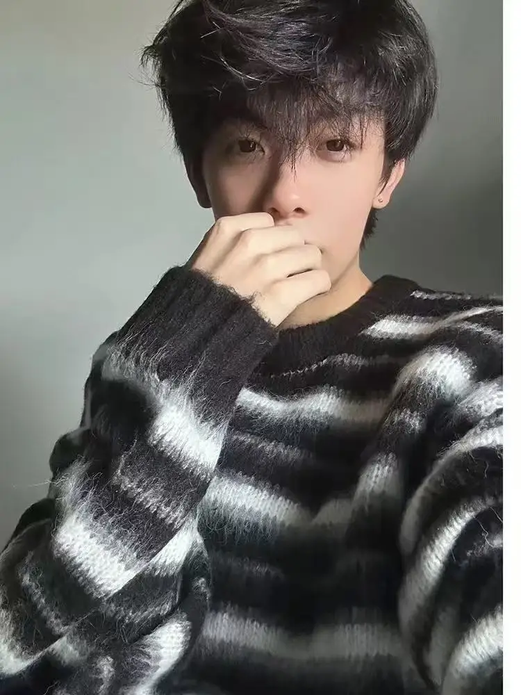 

Men's Loose Fit Stripe Knitwear Pullover Sweater Autumn Winter New Sle Simple Retro Lazy Sle Korean System Couple Sweater