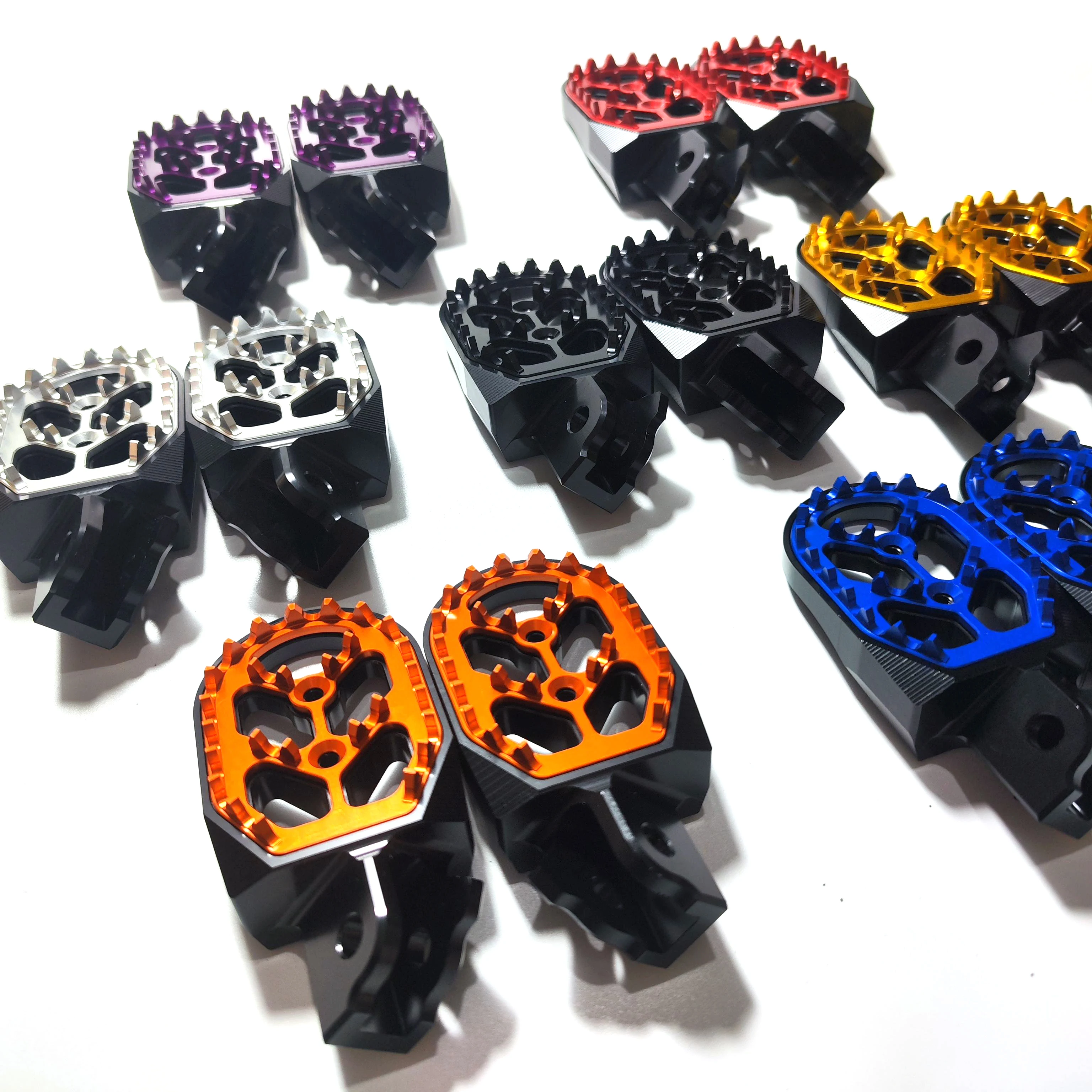 

Усиленные на ЧПУ подножки для мотоцикла – аксессуары для внедорожных мотоциклов Light Bee