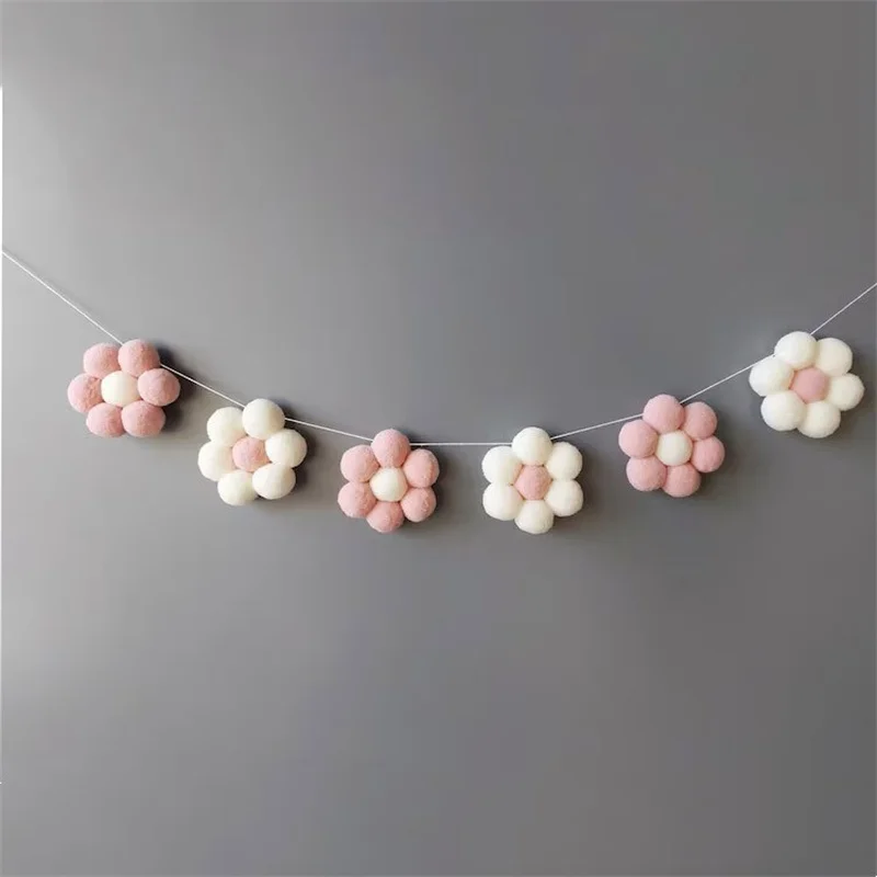Nordic Style Handmade Pom-Pom Daisy Garland Decoration for Shelves, Wall Hanging Pom-Pom Pink Daisy Wreath, Holiday Christmas Wedding Thanksgiving Wall Decoration Garland, Tent Curtain Decoration Hanging Ornaments