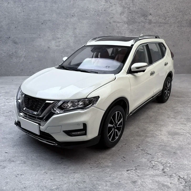 Modèle de voiture moulé sous pression en alliage Nissan X-TRAIL 2018, génération 1:18, intérieur détaillé avec pièces d'ouverture, édition collector pour adultes