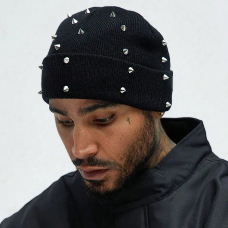 1 Stück Männer Punk Nieten Beanie Hut, Goth Gothic Schädel Kappen Winter Warme Gestrickte Kopfbedeckung für Männer Frauen, geeignet für Street Daily Wear