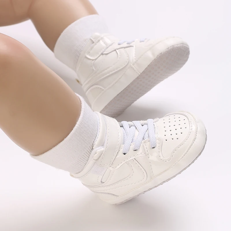 Nova primavera e outono sapatos de bebê moda clássico branco plutônio alta superior sapatos esportivos sola macia confortável sapatos casuais caminhada
