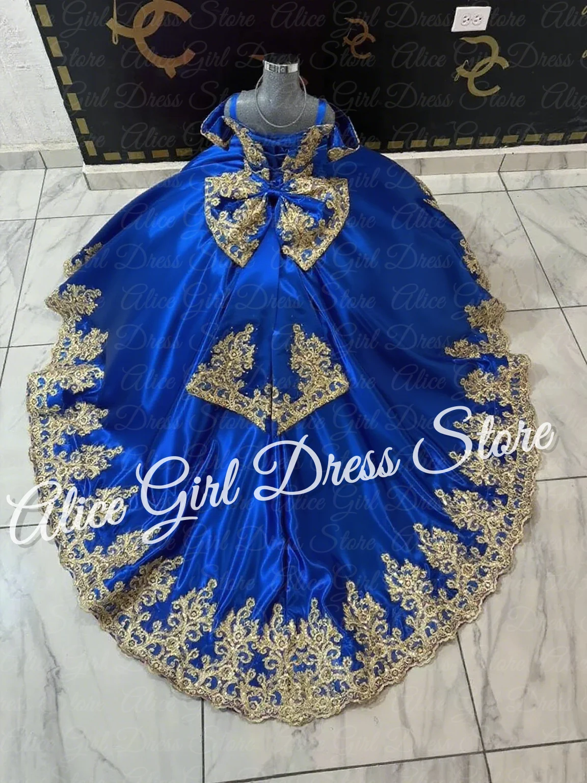 Robe à fleurs bleu Royal personnalisée pour filles, avec nœud de mariage, avec des Appliques en dentelle dorée, robes de princesse de première Communion, de fête d'anniversaire