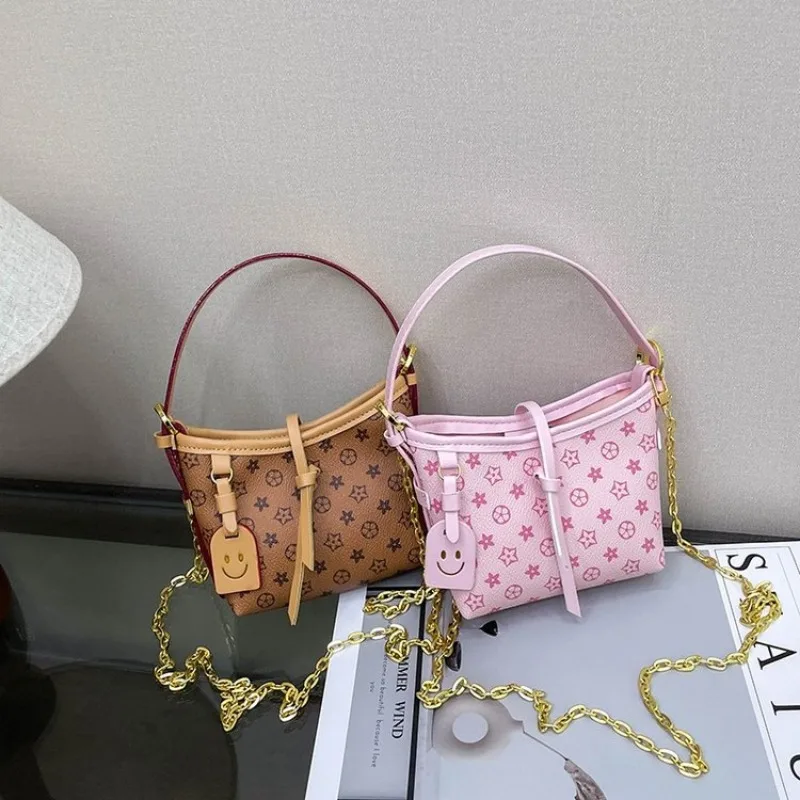 

Elegant Glamorous Handbag One Shoulder Red Carpet Gala Dinner Exquisite Portable Trendy Effortless Sophisticated Fashionable