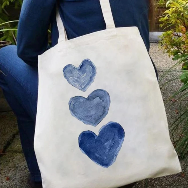 Tas Bahu Kanvas Putih Tas Tangan Kasual Desain Gradien Cetak Hati Cat Air Biru untuk Wanita Belanja Harian Perjalanan Pantai