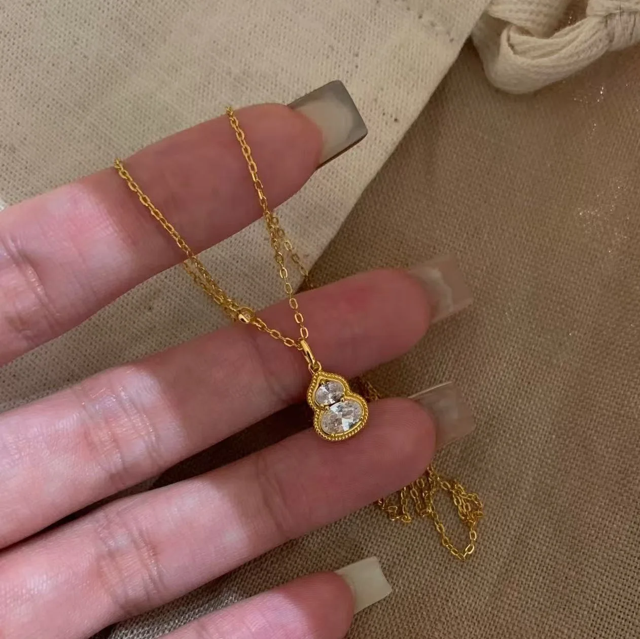 9999 gold - The same style of glittering diamond hoop necklace. Extremely simple and versatile, with a cold and elegant