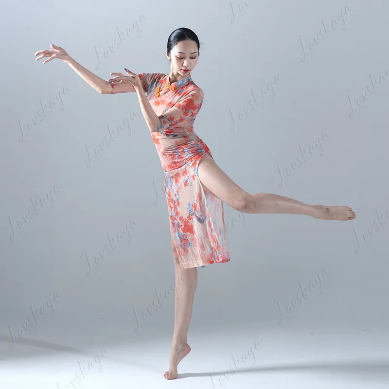 

Новый летний Cheongsam с короткими рукавами, классический танцевальный костюм в национальном стиле с принтом, высокая вилка, воротник-стойка, сливовый